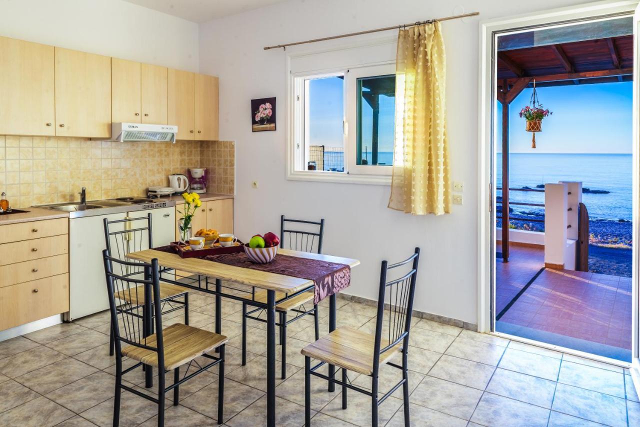 Tsampika'S Beachfront House In Stegna Archangelos  Bagian luar foto